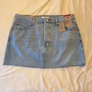 New! Levi's Icon Jean Mini Skirt, frayed, sz 32
